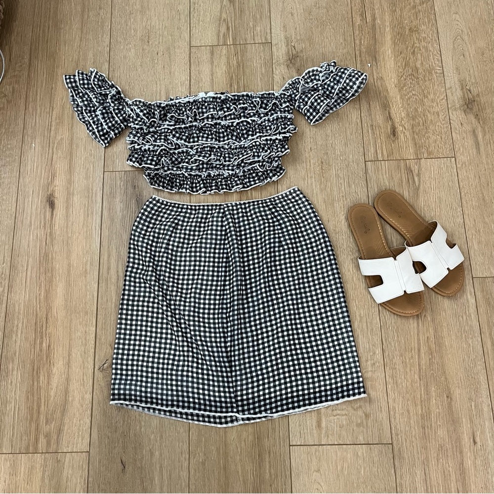 Two piece ruffle crop top & skirt black & white